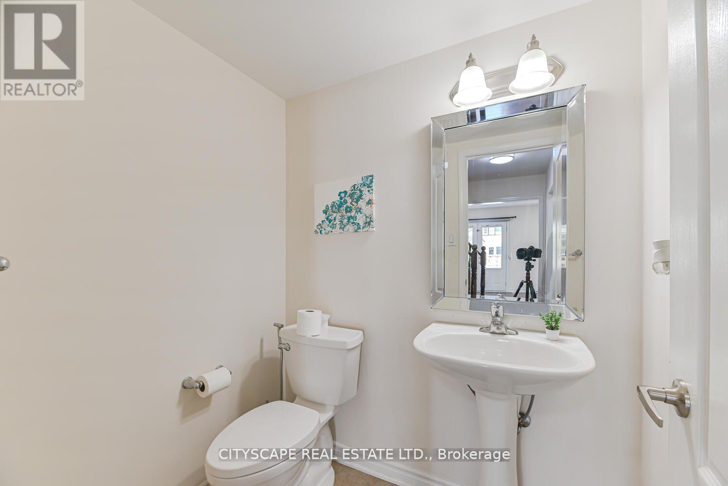 Photo 17 of 553 Pharo Point, Milton ON