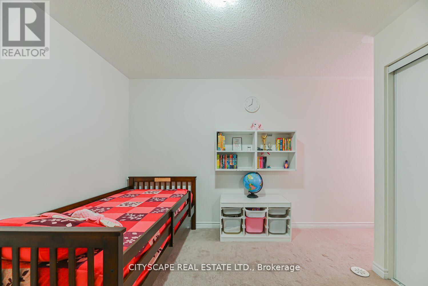 Photo 33 of 553 Pharo Point, Milton ON
