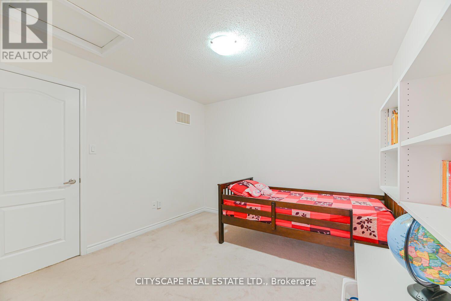 Photo 18 of 553 Pharo Point, Milton ON
