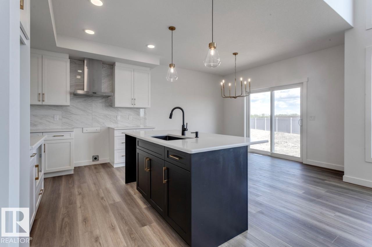 Photo 12 of 19015 20 Av Nw, Edmonton AB