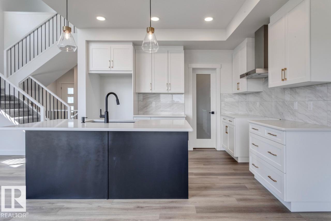 Photo 14 of 19015 20 Av Nw, Edmonton AB