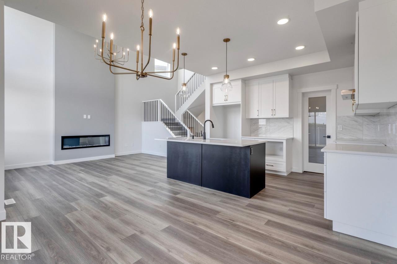 Photo 10 of 19015 20 Av Nw, Edmonton AB