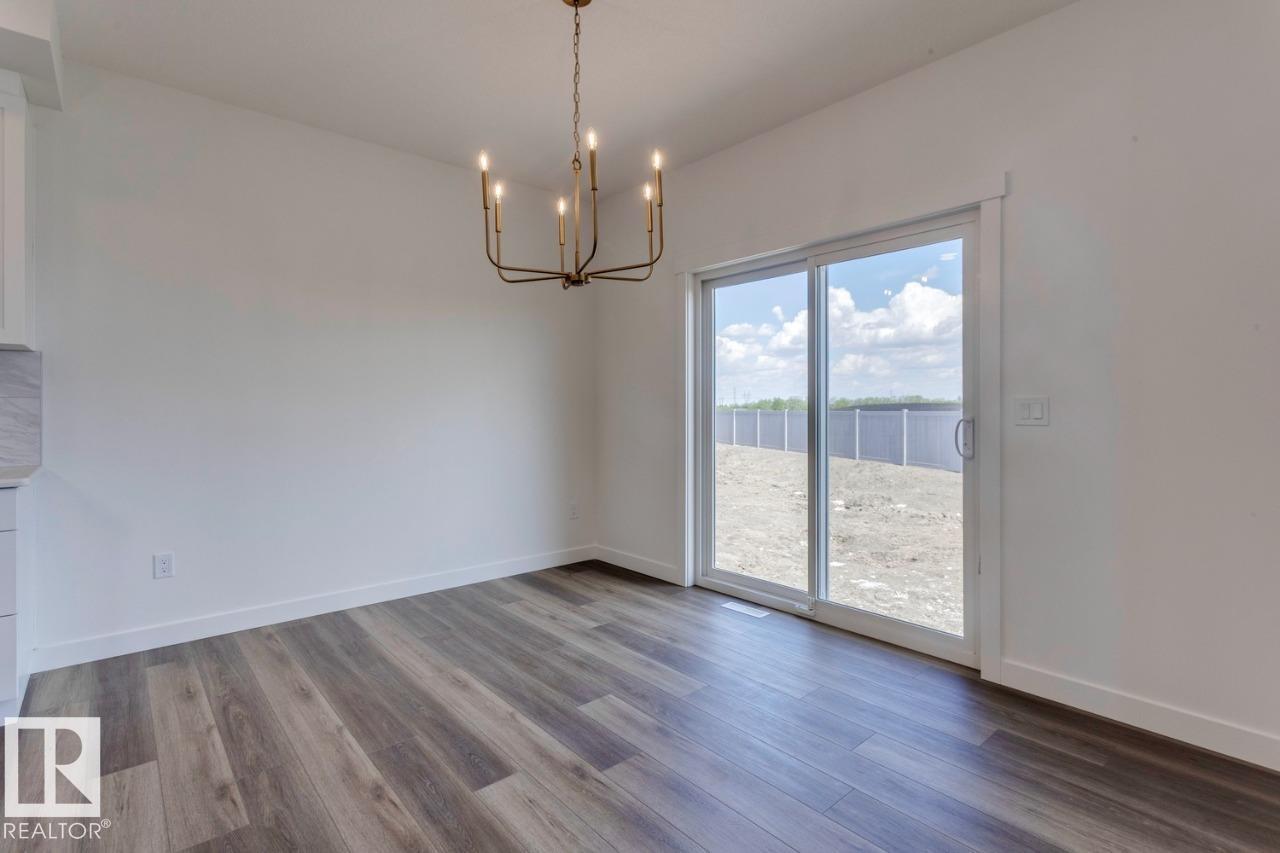 Photo 13 of 19015 20 Av Nw, Edmonton AB