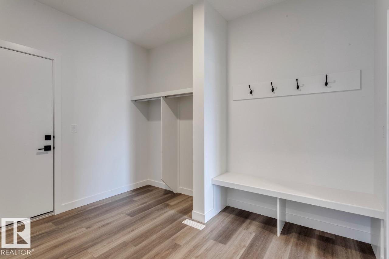 Photo 19 of 19015 20 Av Nw, Edmonton AB