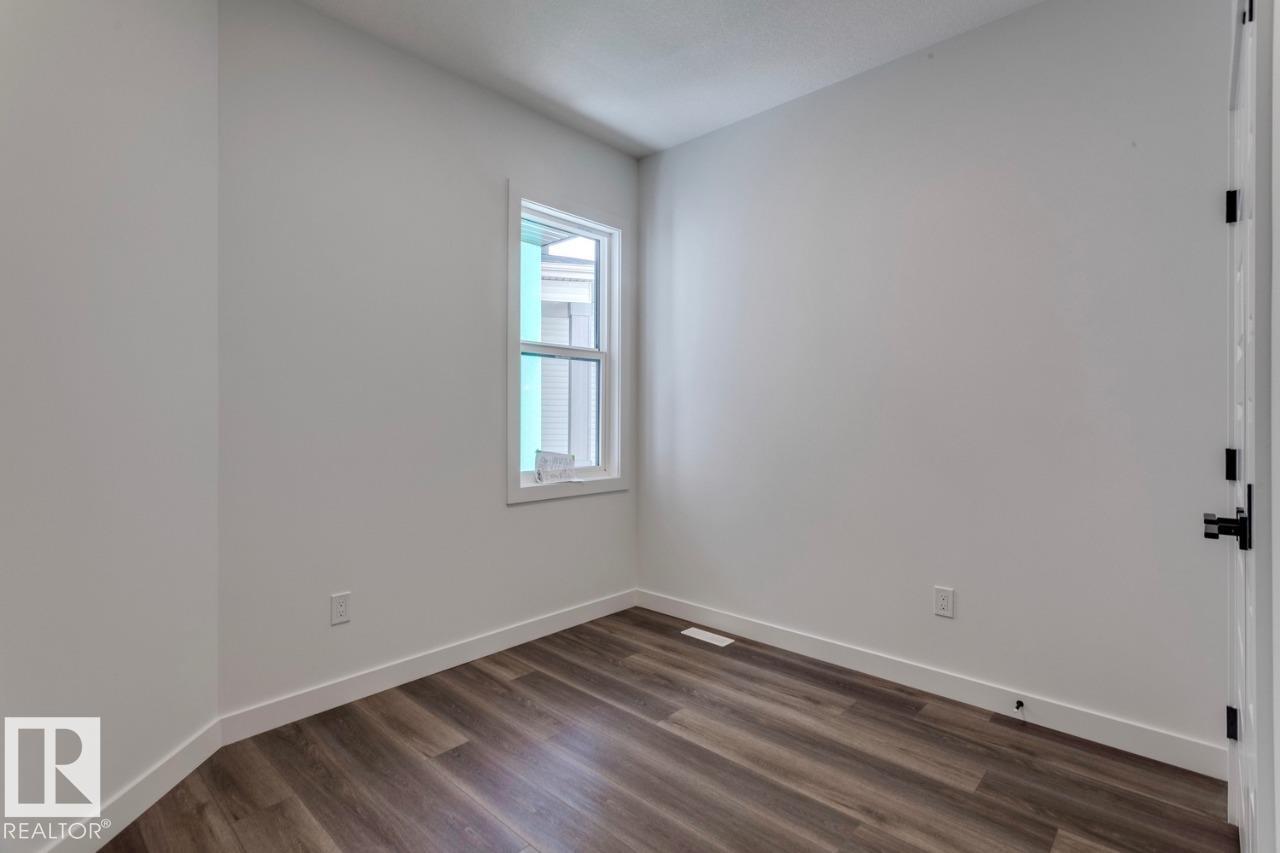 Photo 3 of 19015 20 Av Nw, Edmonton AB