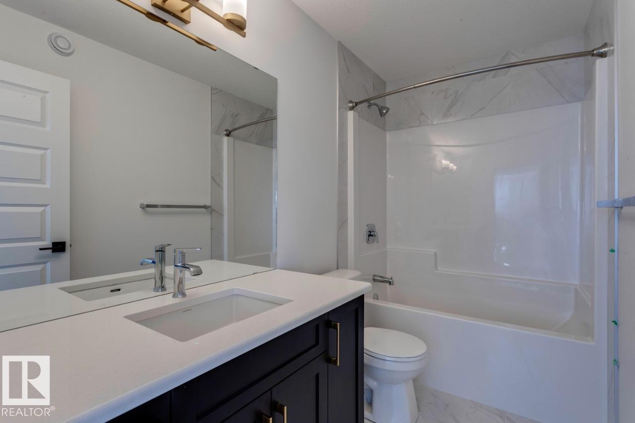 Photo 2 of 19015 20 Av Nw, Edmonton AB