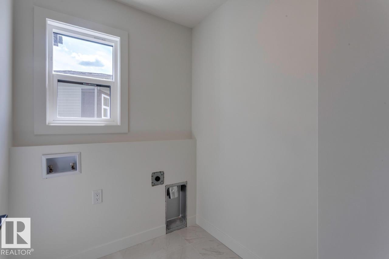 Photo 27 of 19015 20 Av Nw, Edmonton AB