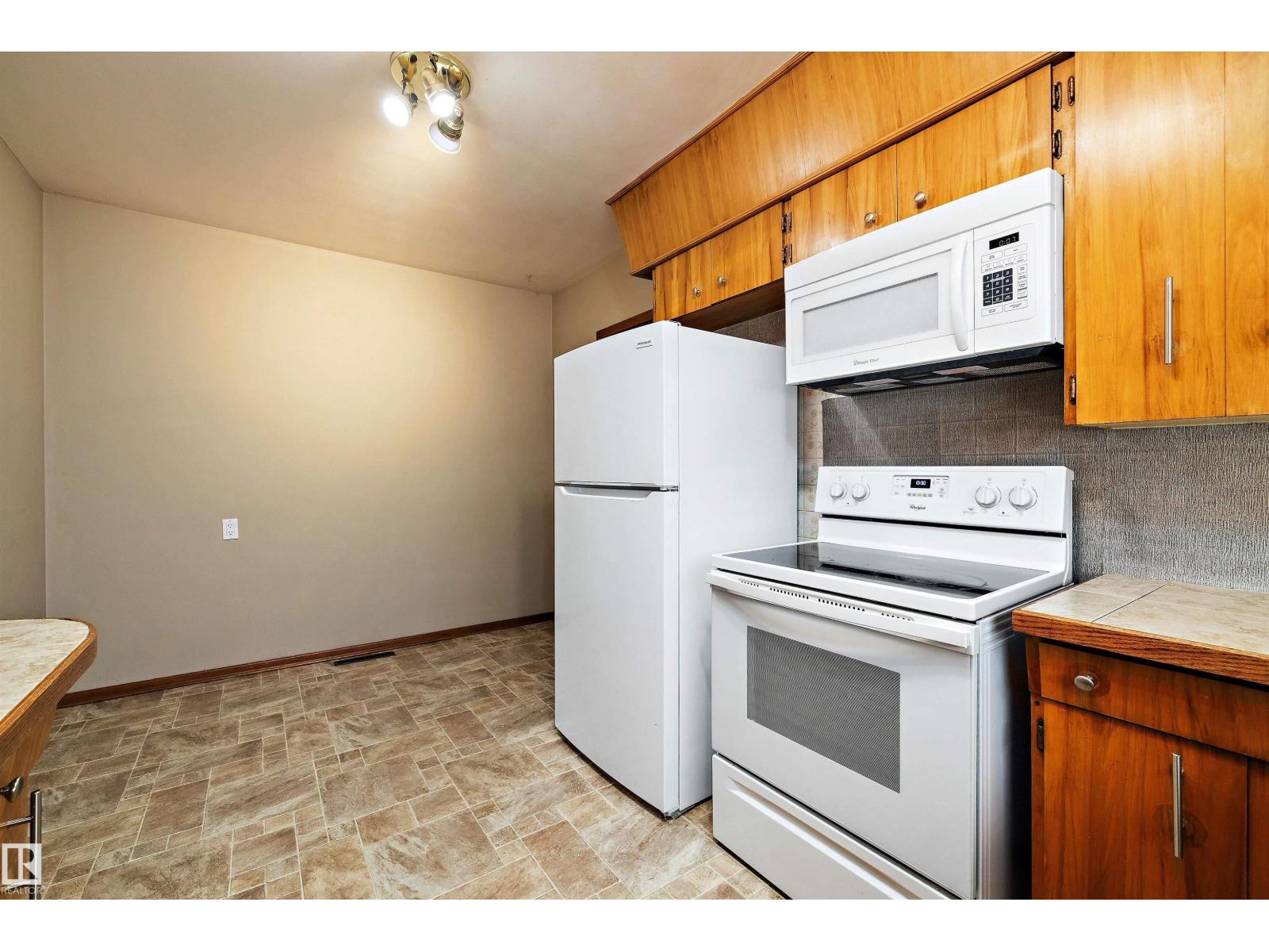 Photo 16 of 11307 11309 127 St Nw, Edmonton AB