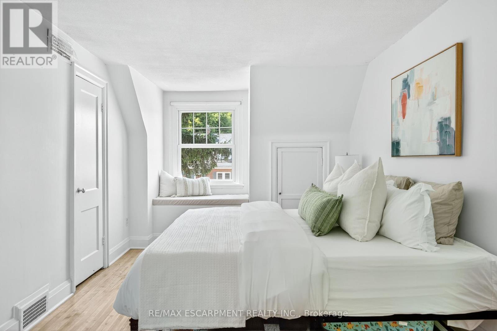 Photo 14 of 131 Rosedale Avenue, Hamilton ON