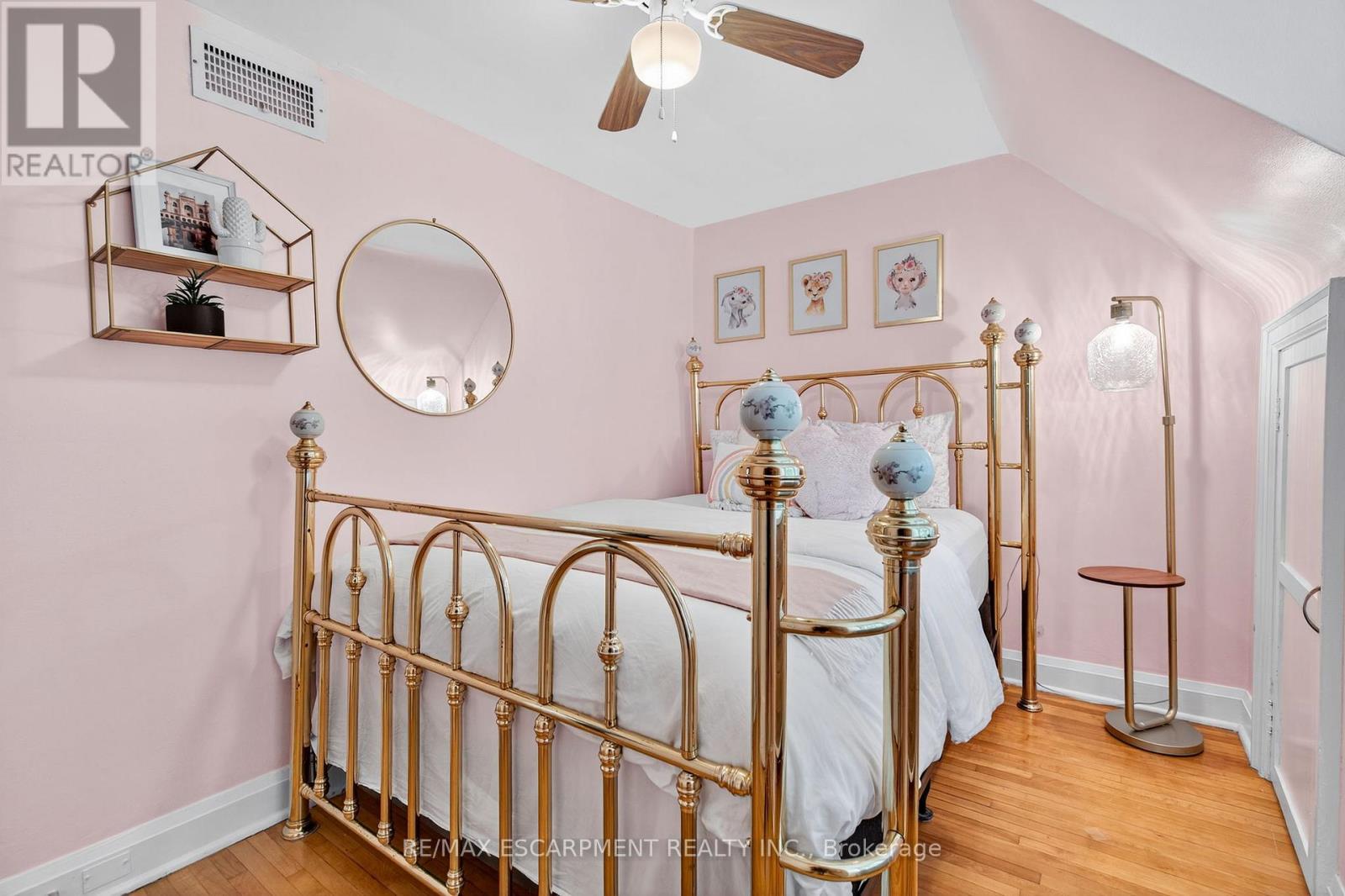 Photo 18 of 131 Rosedale Avenue, Hamilton ON