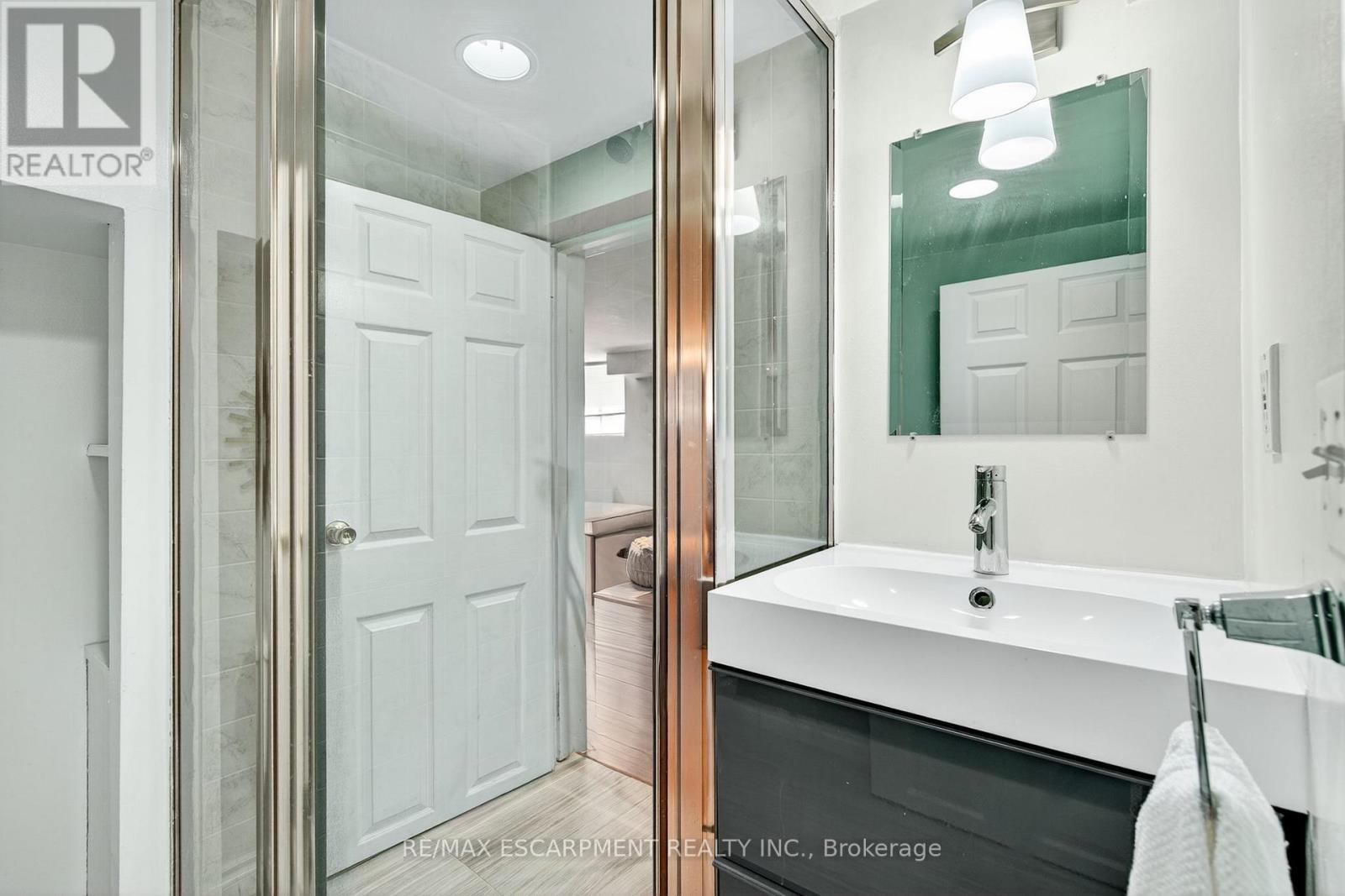 Photo 23 of 131 Rosedale Avenue, Hamilton ON