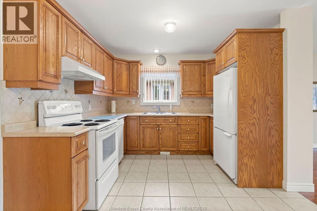 Photo 16 of 2091 Questa, Windsor ON