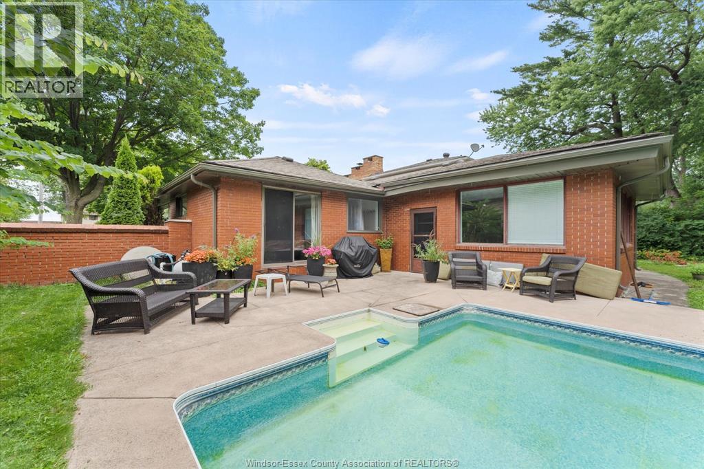 Photo 11 of 13961 Riverside Drive, Tecumseh ON