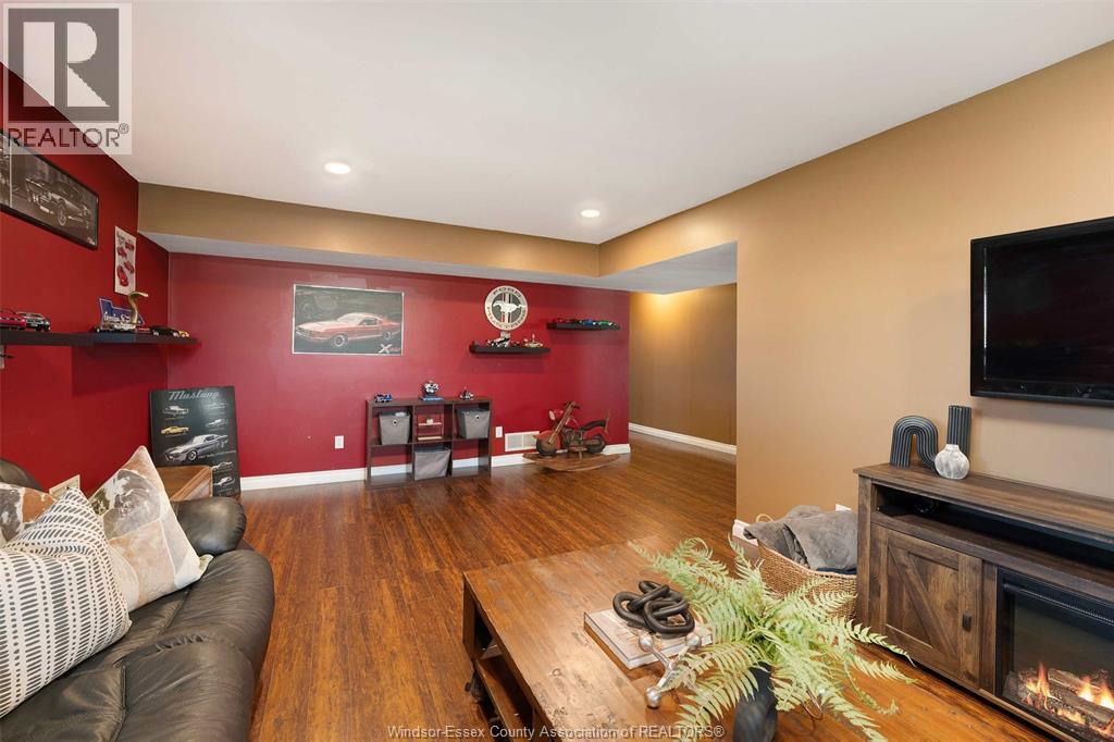 Photo 18 of 94 Sari Lane, Amherstburg ON