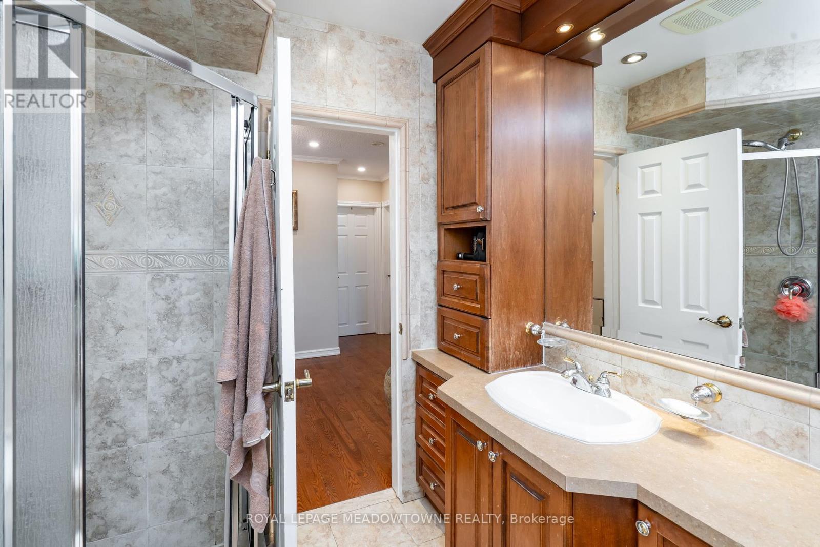 Photo 19 of 1559 Northmount Avenue, Mississauga ON