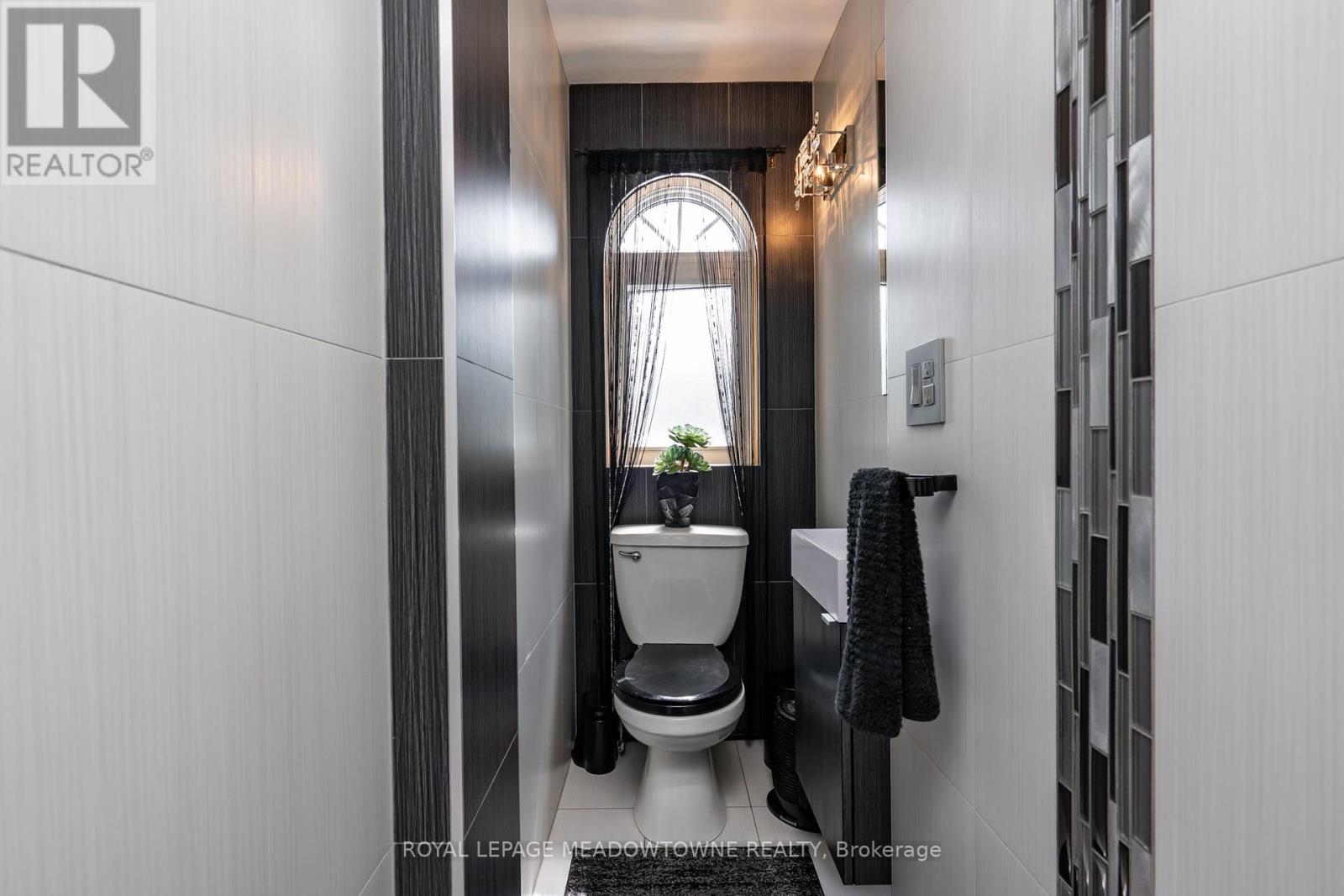 Photo 6 of 1559 Northmount Avenue, Mississauga ON