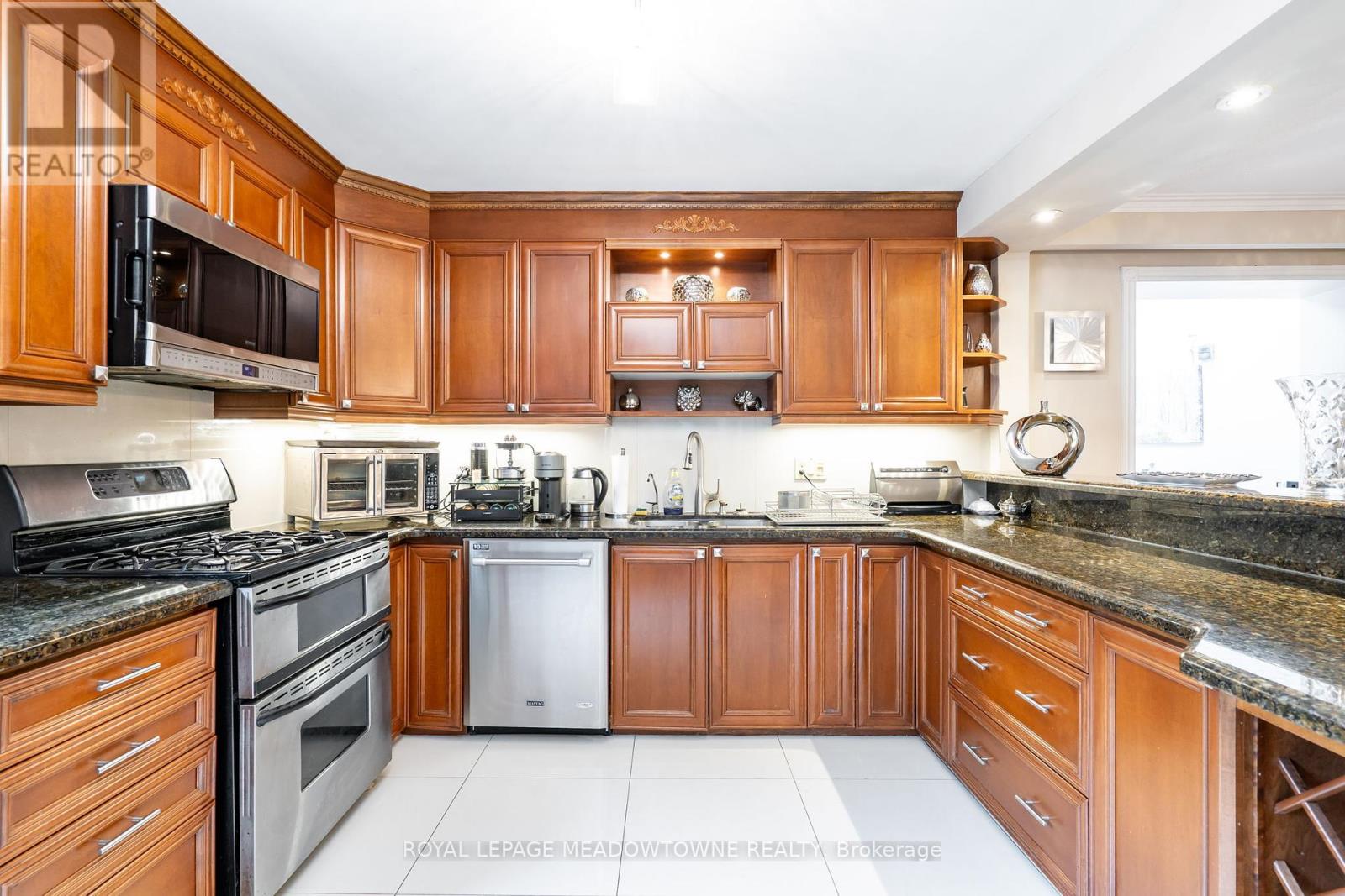 Photo 7 of 1559 Northmount Avenue, Mississauga ON