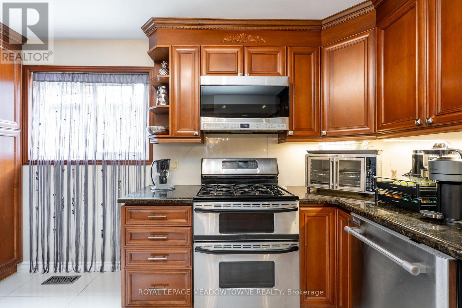 Photo 8 of 1559 Northmount Avenue, Mississauga ON