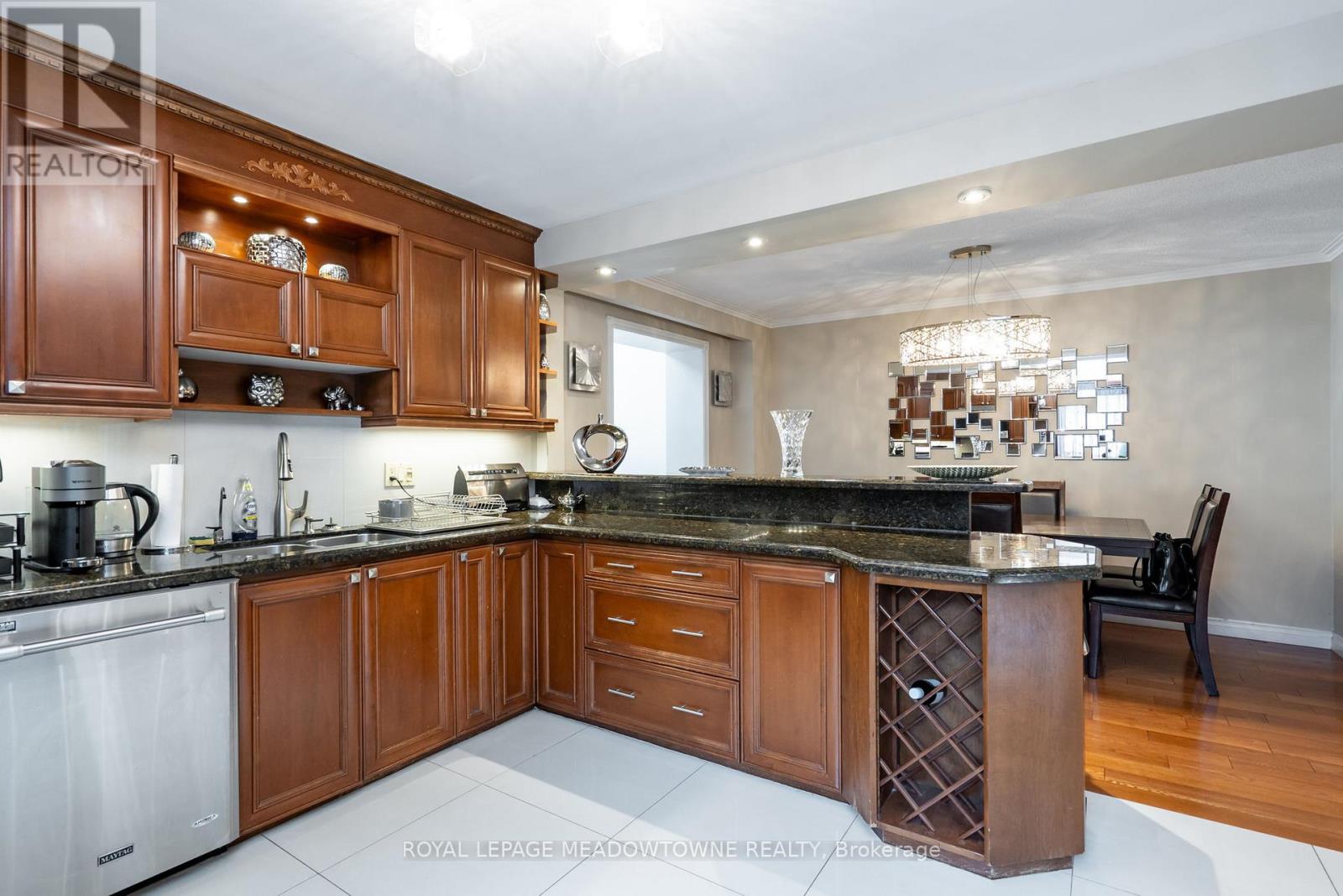 Photo 9 of 1559 Northmount Avenue, Mississauga ON