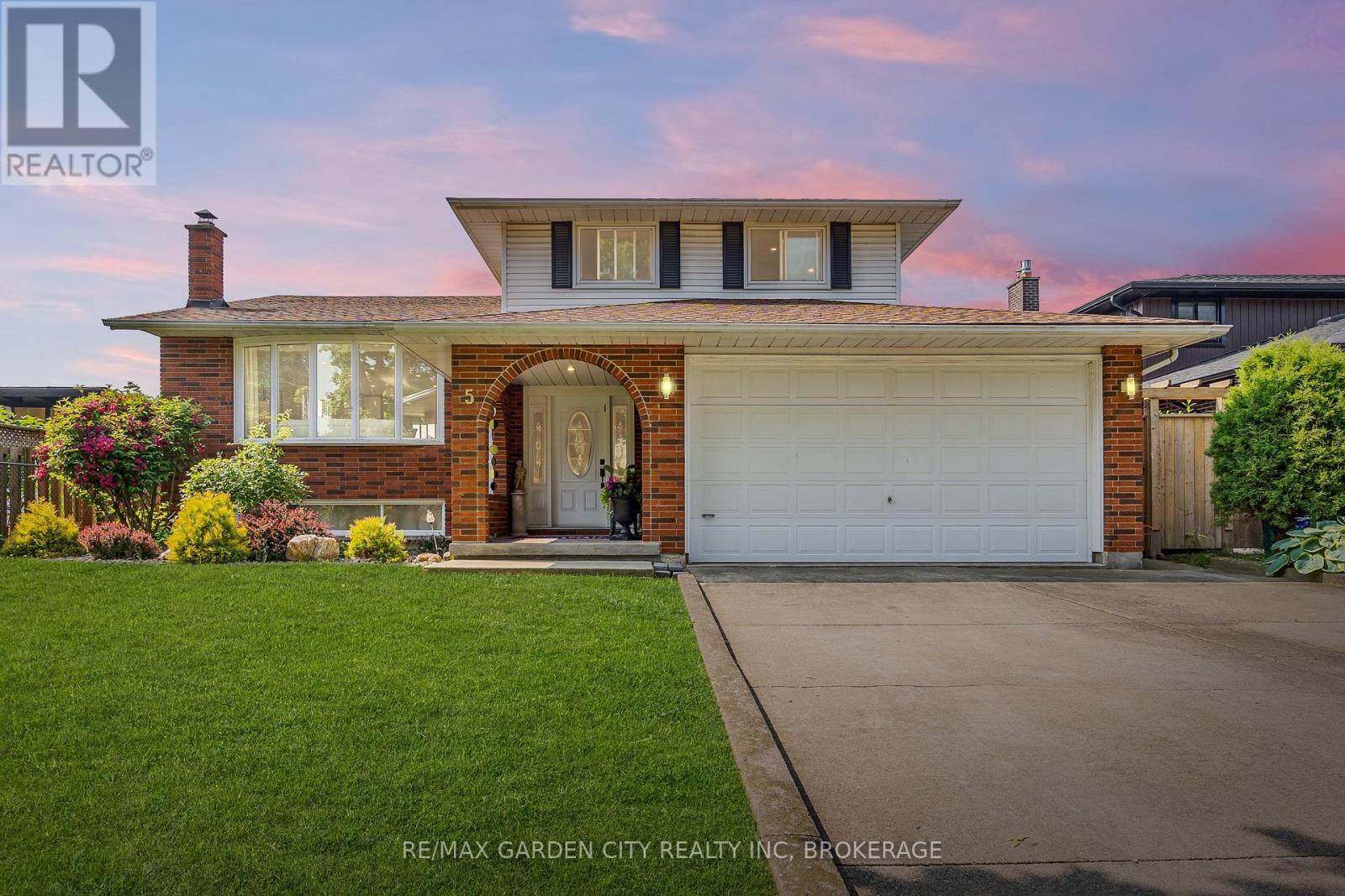 Photo 38 of 5 Woodgarden Court, St Catharines ON