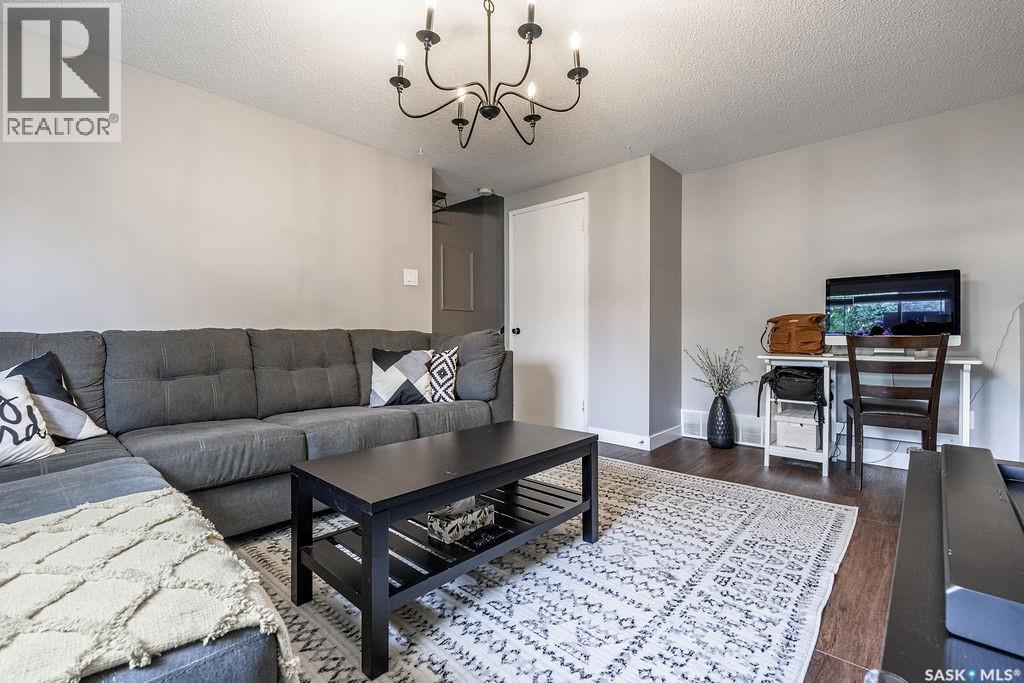 Photo 18 of 433 East Place, Saskatoon SK