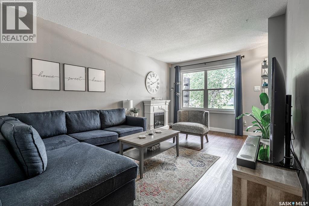 Photo 5 of 433 East Place, Saskatoon SK
