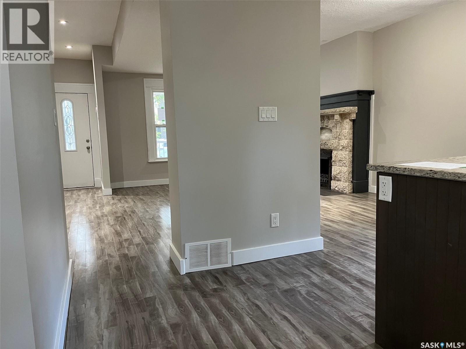 Photo 34 of 2059 Elphinstone Street, Regina SK