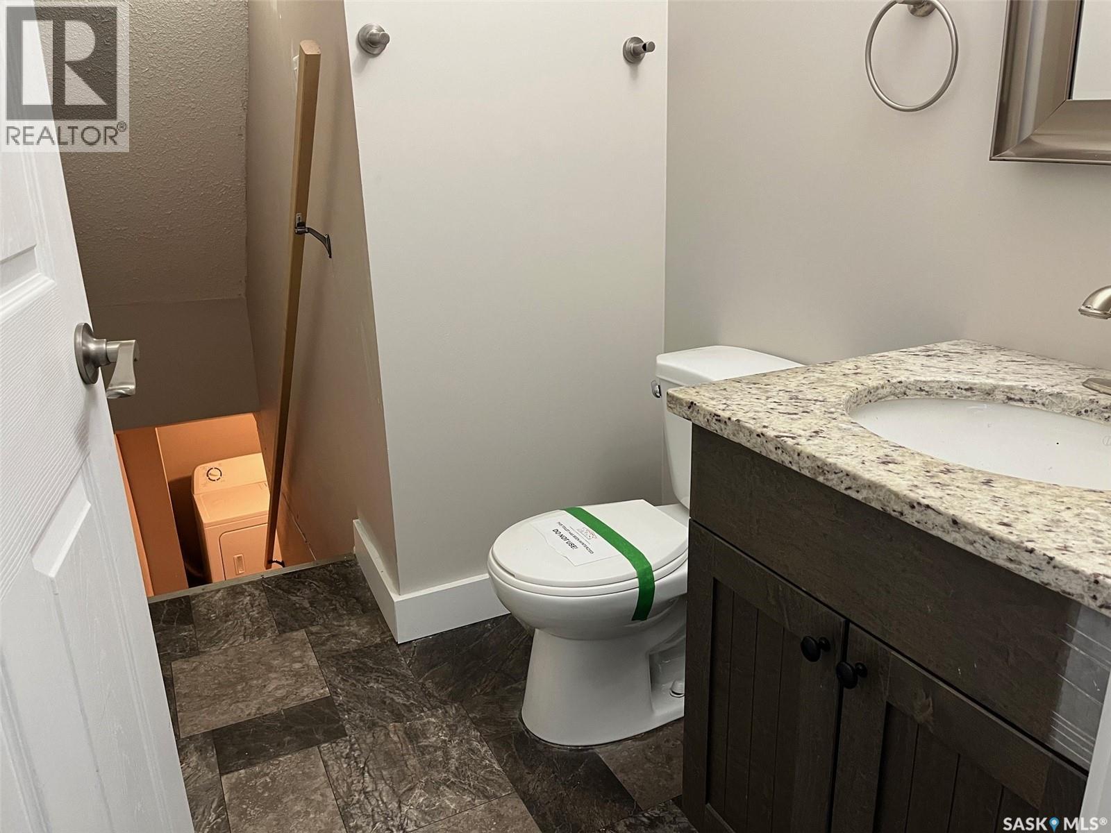 Photo 36 of 2059 Elphinstone Street, Regina SK