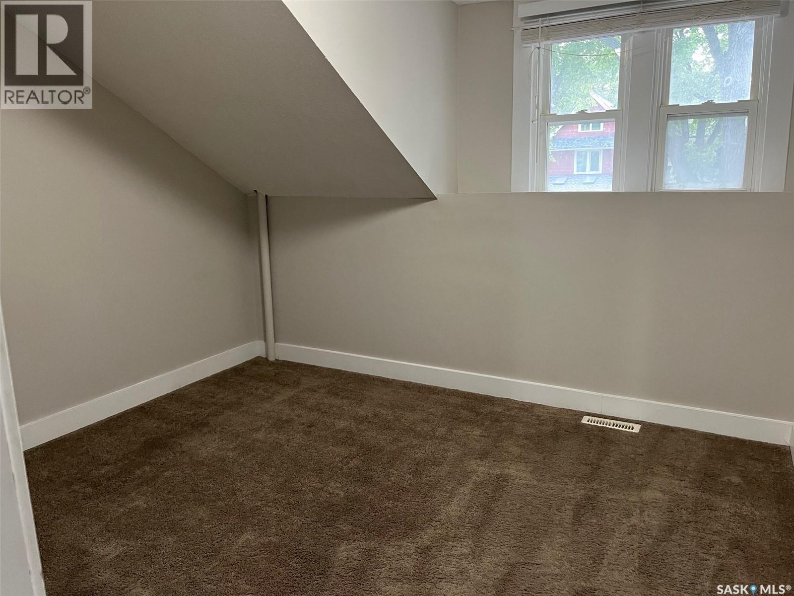 Photo 20 of 2059 Elphinstone Street, Regina SK