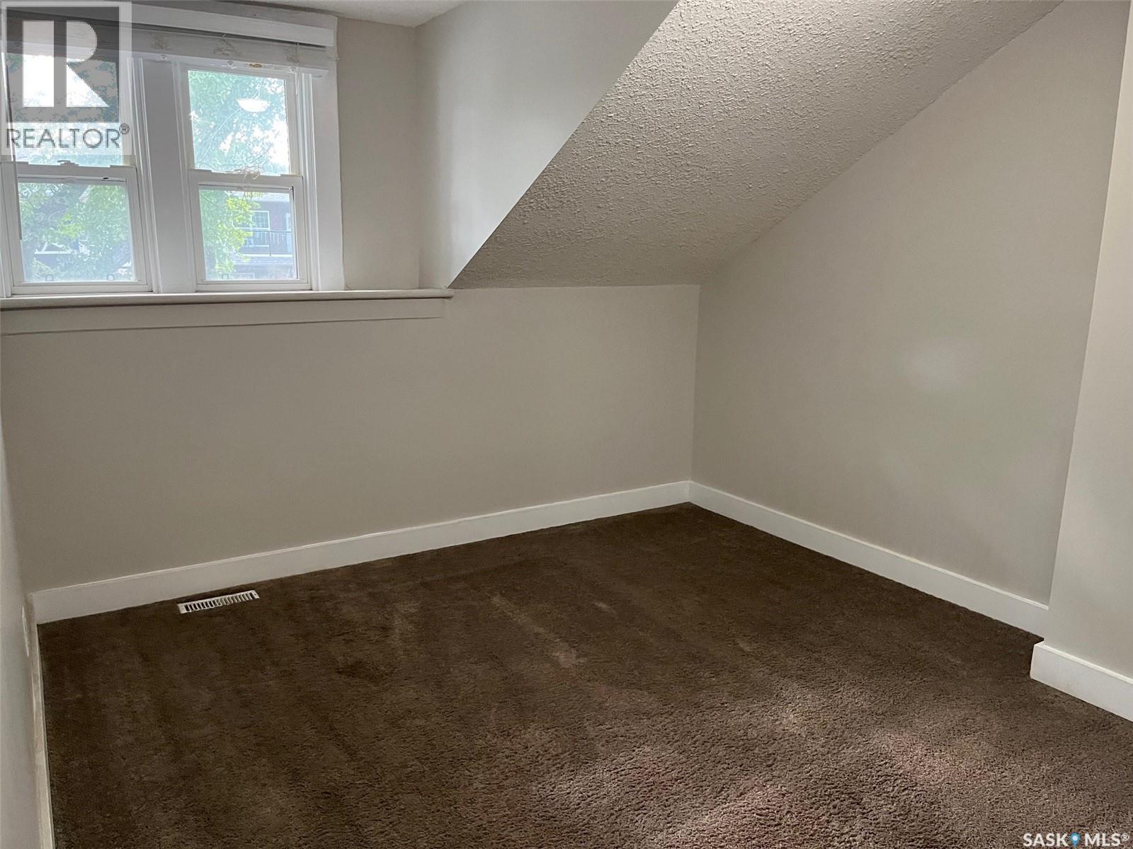 Photo 3 of 2059 Elphinstone Street, Regina SK