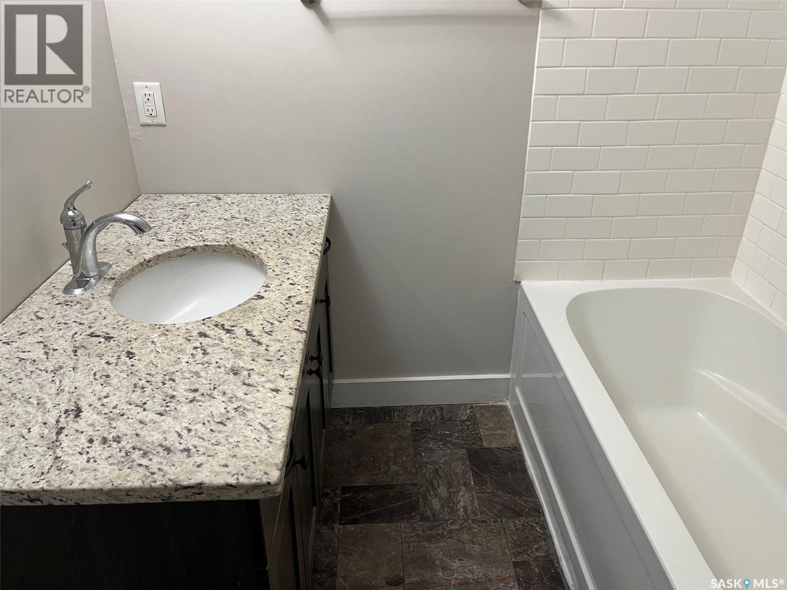 Photo 22 of 2059 Elphinstone Street, Regina SK