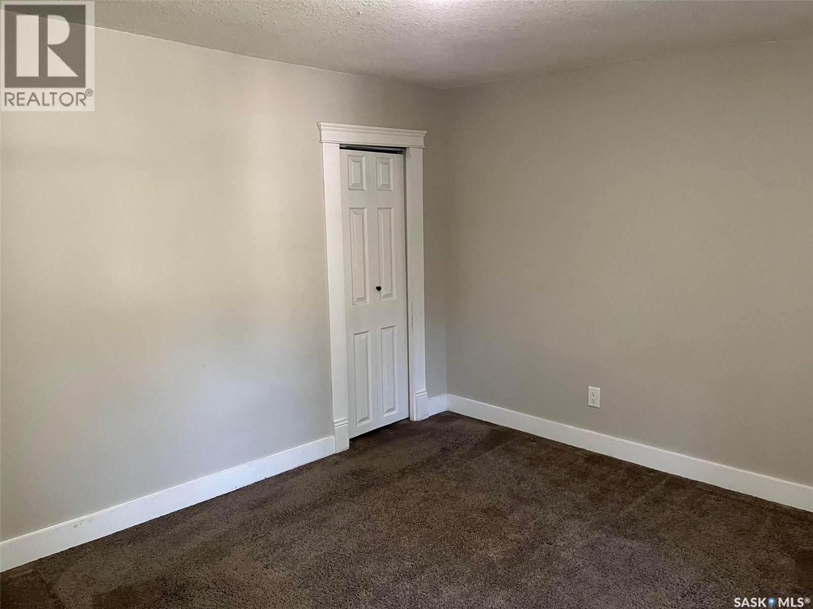 Photo 2 of 2059 Elphinstone Street, Regina SK