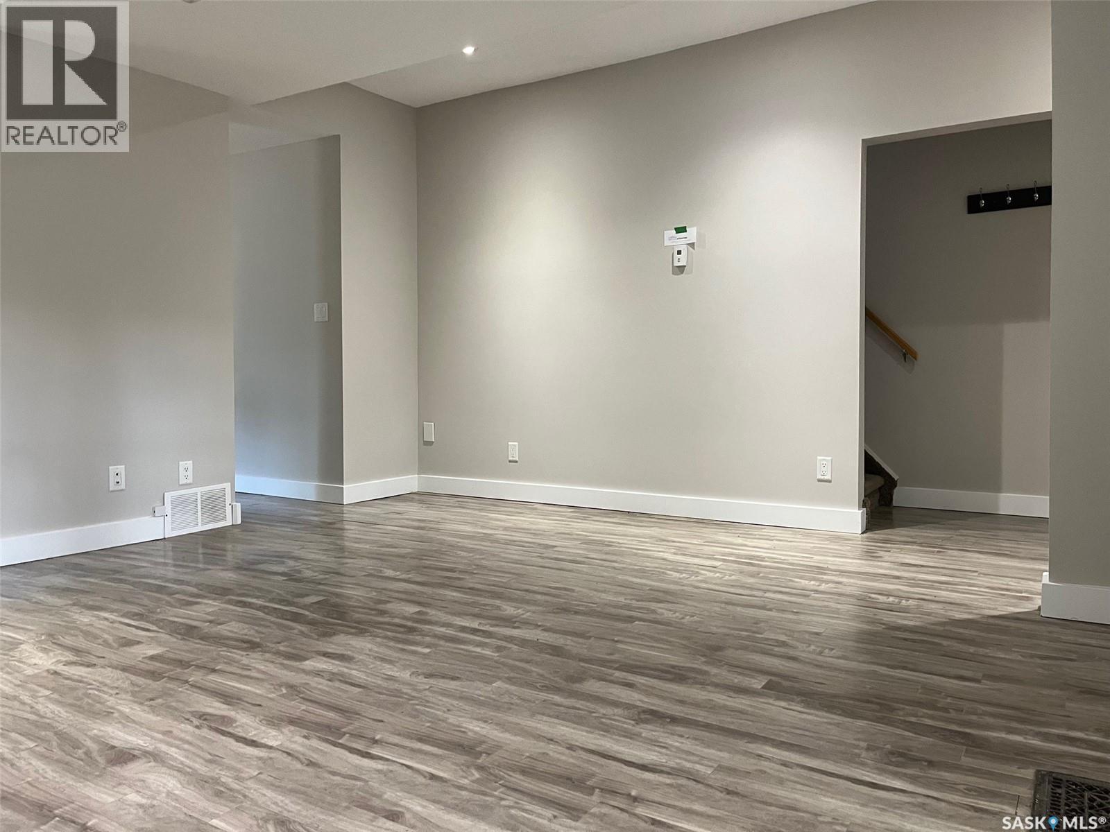 Photo 12 of 2059 Elphinstone Street, Regina SK