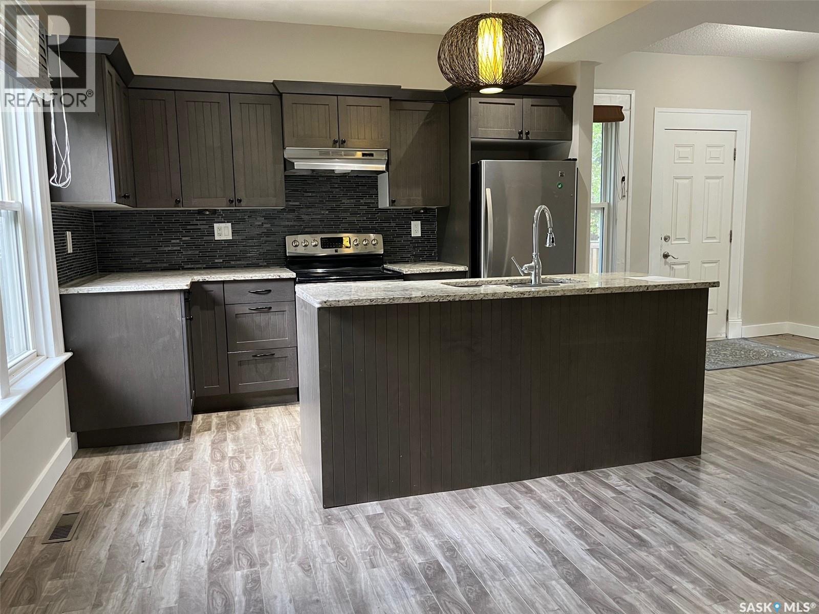 Photo 31 of 2059 Elphinstone Street, Regina SK