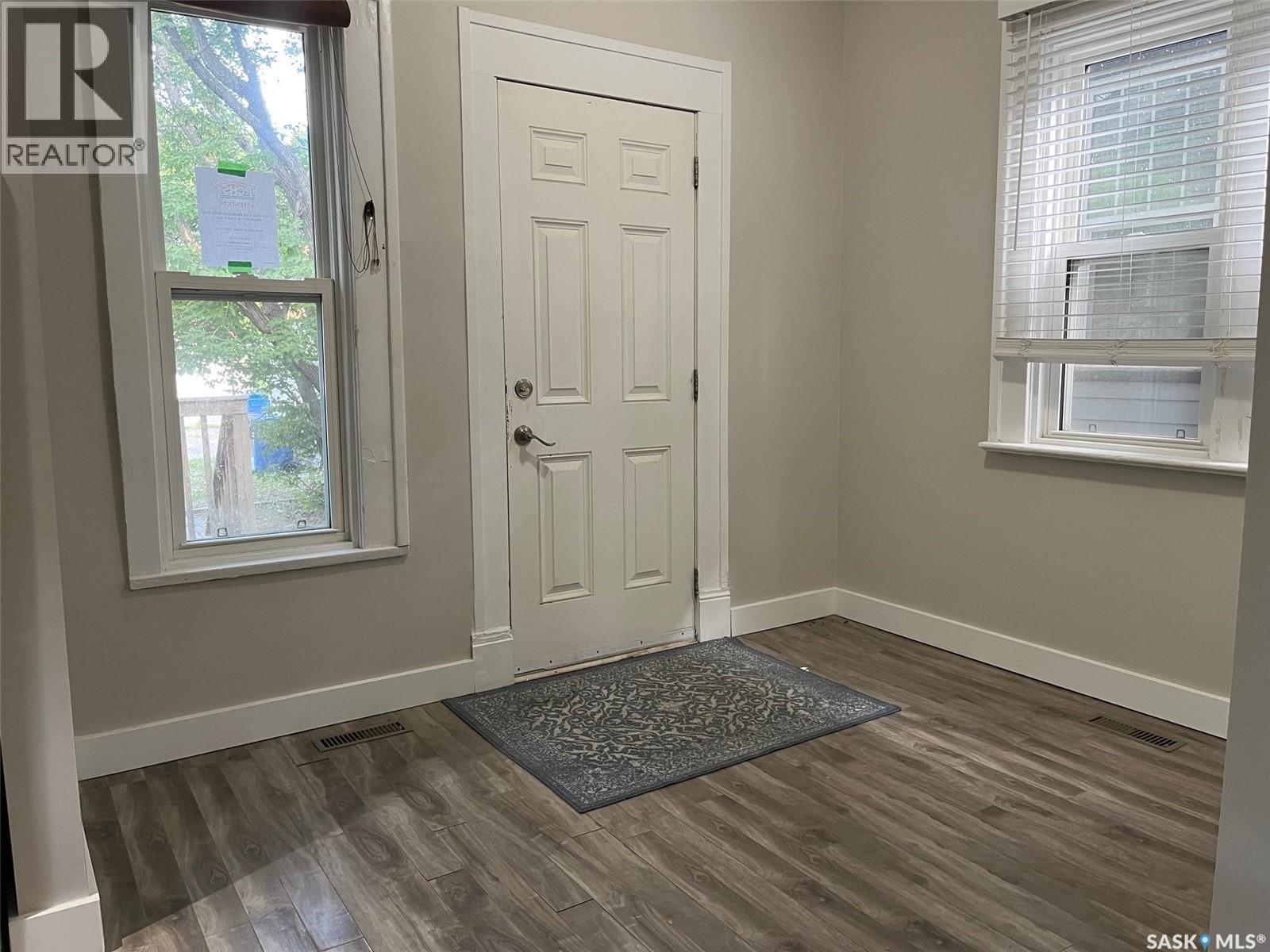 Photo 8 of 2059 Elphinstone Street, Regina SK