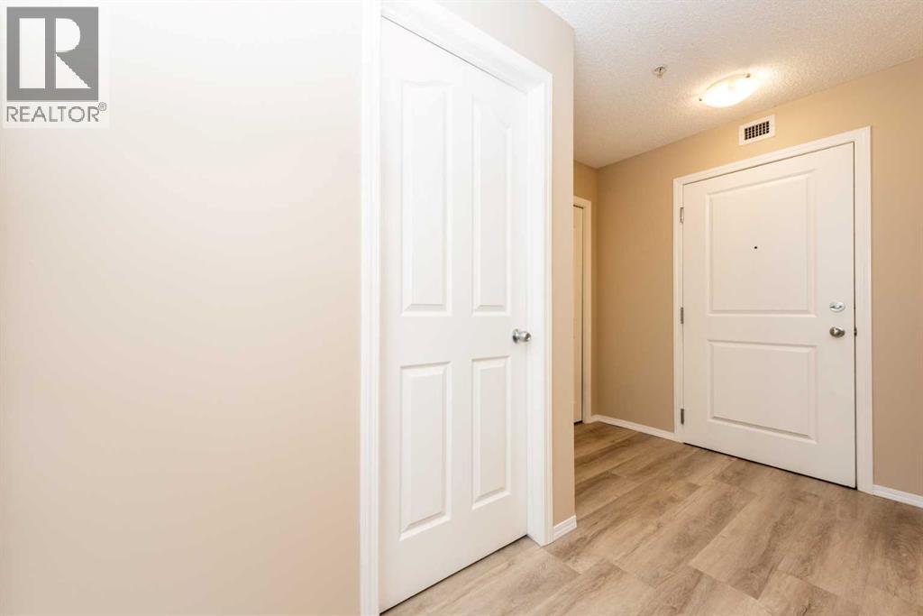 Photo 8 of 4210 403 Mackenzie Way Sw, Airdrie AB