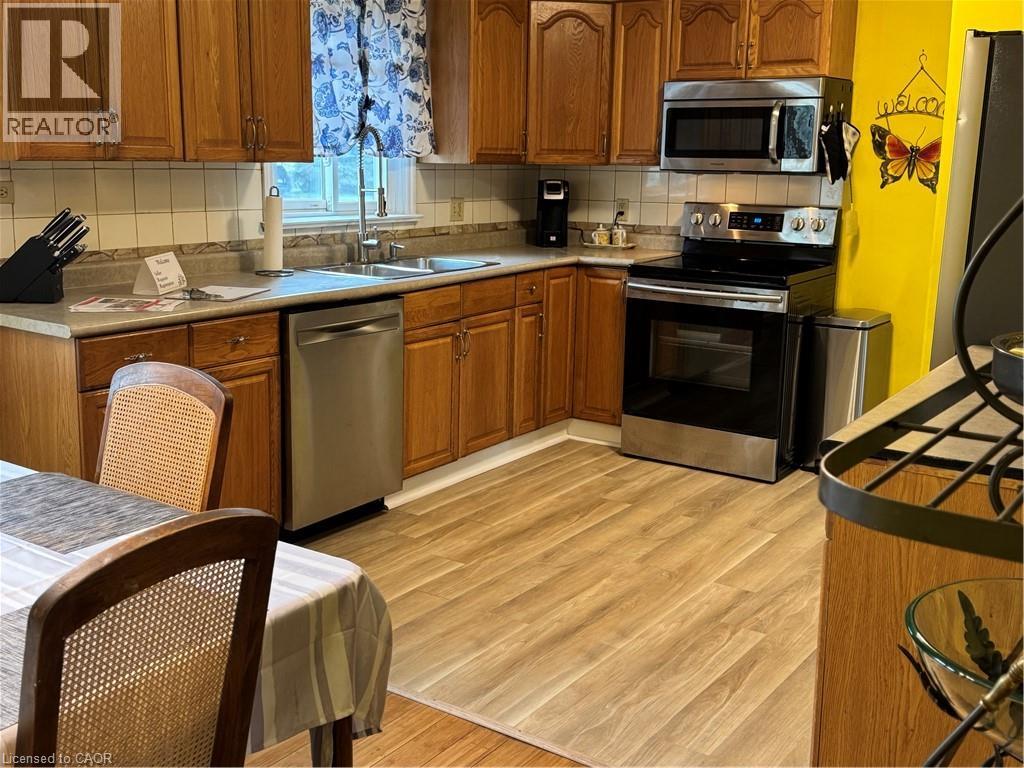 Photo 8 of 471 Geneva Street, St Catharines ON