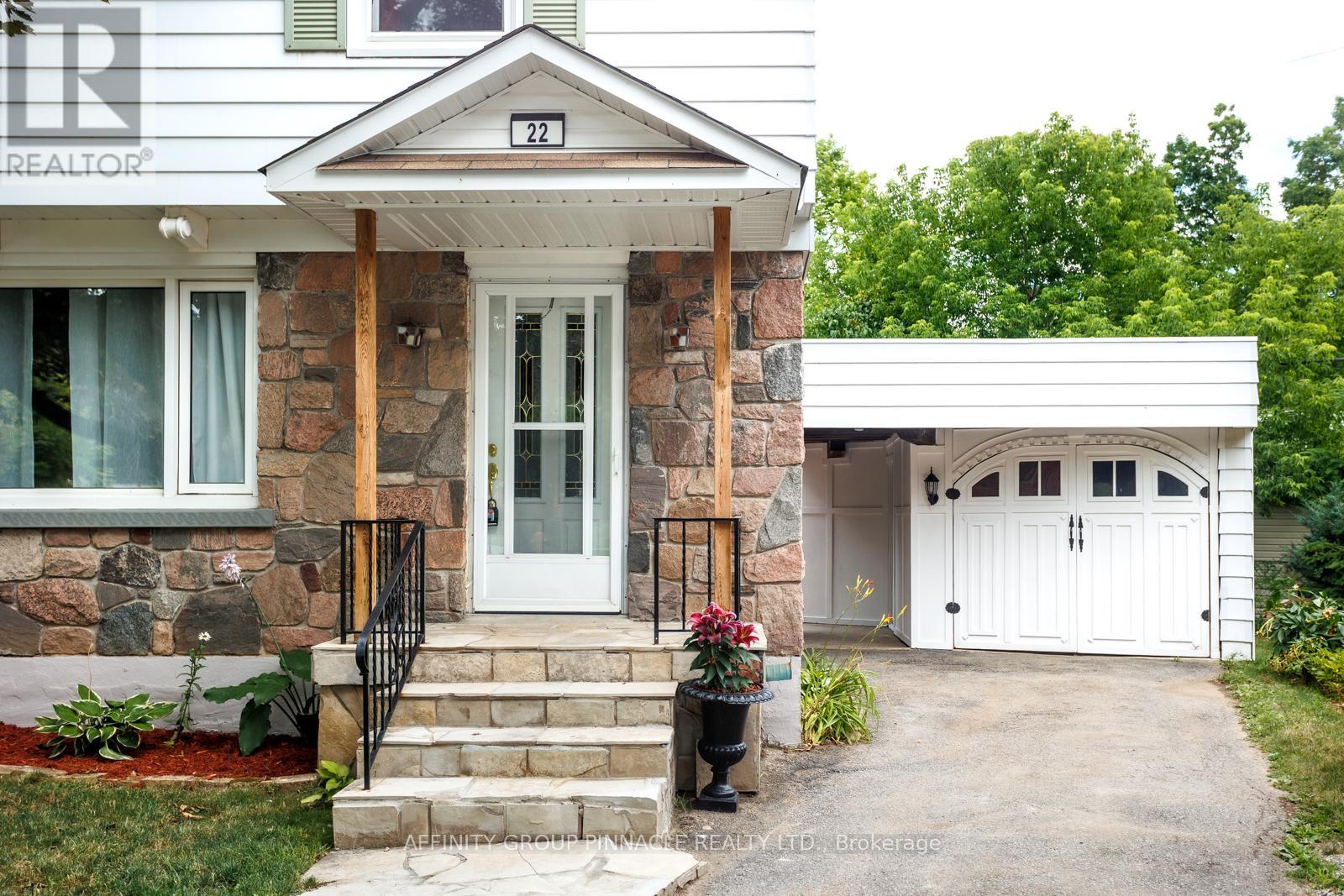 Photo 3 of 22 Sunset Court, Kawartha Lakes ON