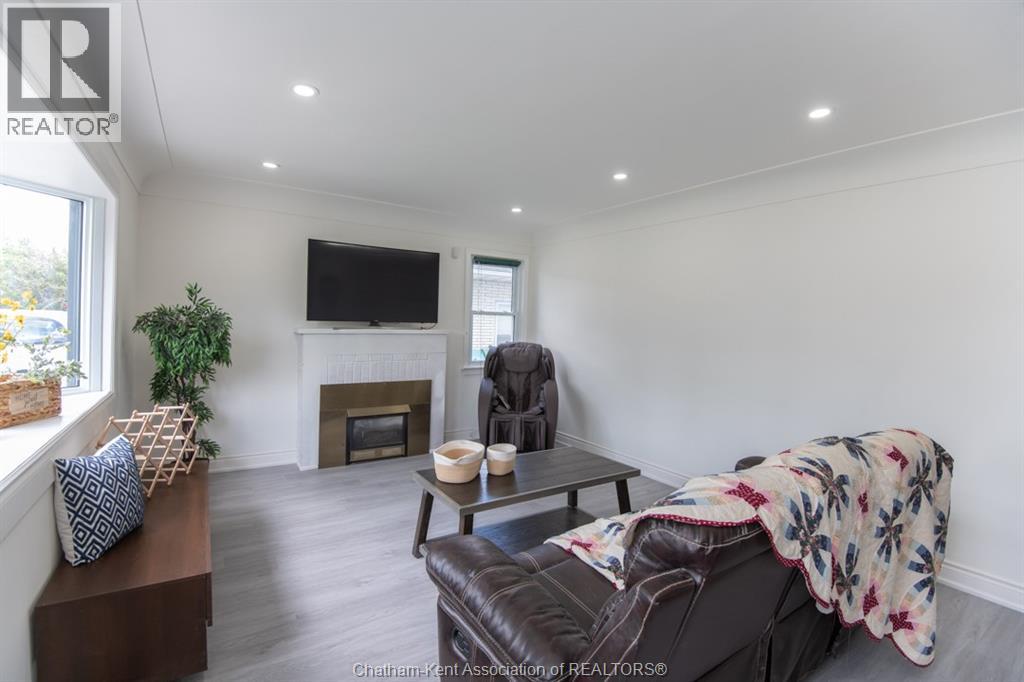 Photo 10 of 152 Park Street, Dresden ON
