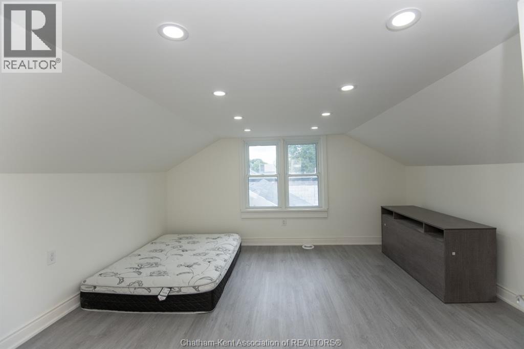 Photo 4 of 152 Park Street, Dresden ON