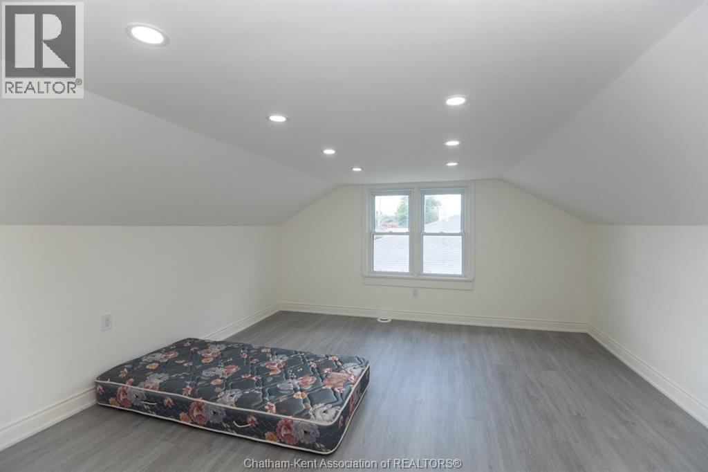 Photo 11 of 152 Park Street, Dresden ON