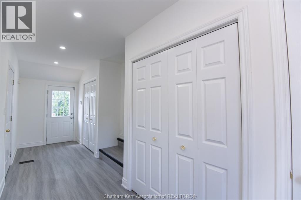 Photo 3 of 152 Park Street, Dresden ON