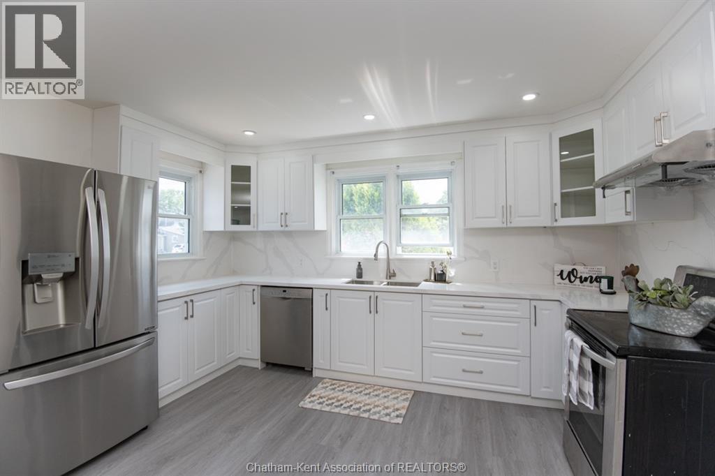 Photo 5 of 152 Park Street, Dresden ON