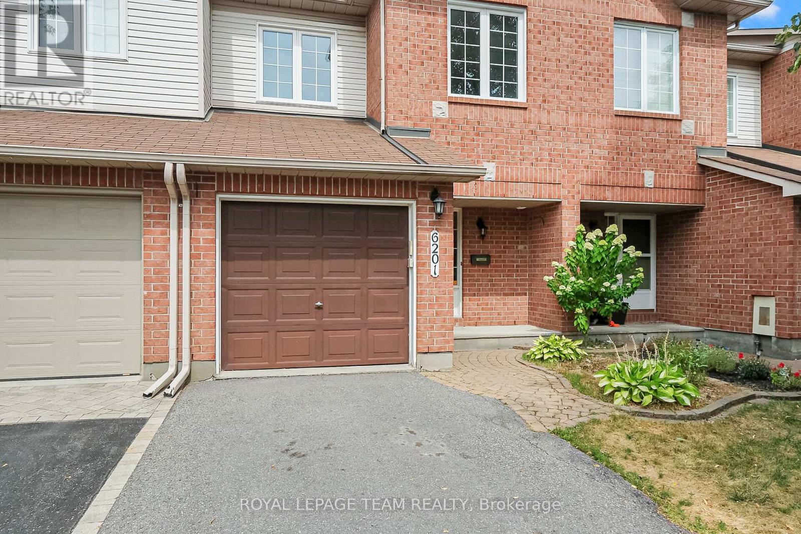 Single att'd Garage w/convenient inside entry.