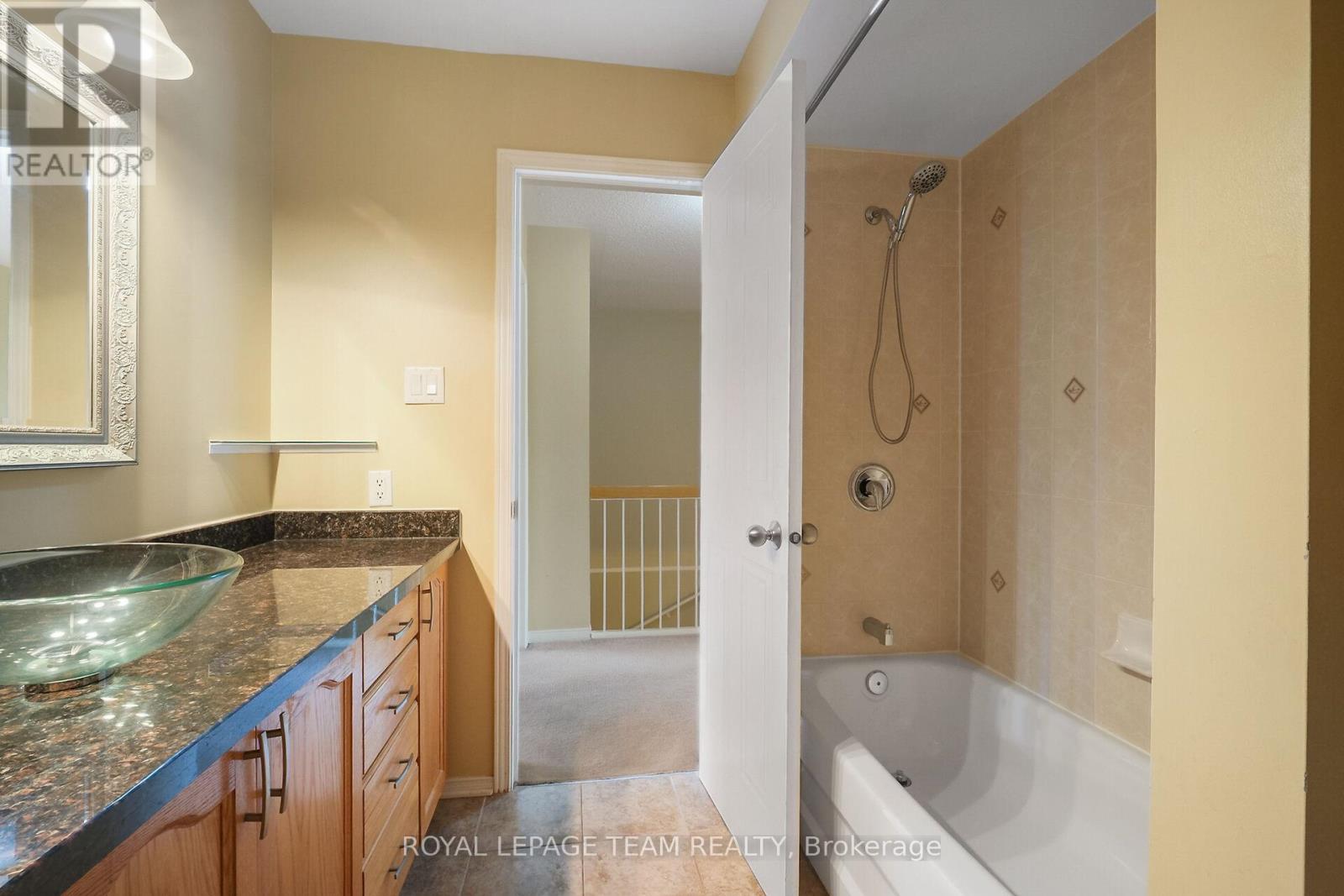 Photo 33 of 6201 Arbourwood Drive, Ottawa ON