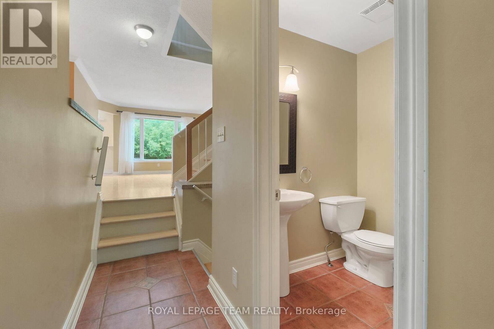 Hardwood & tile throughout Main Level.