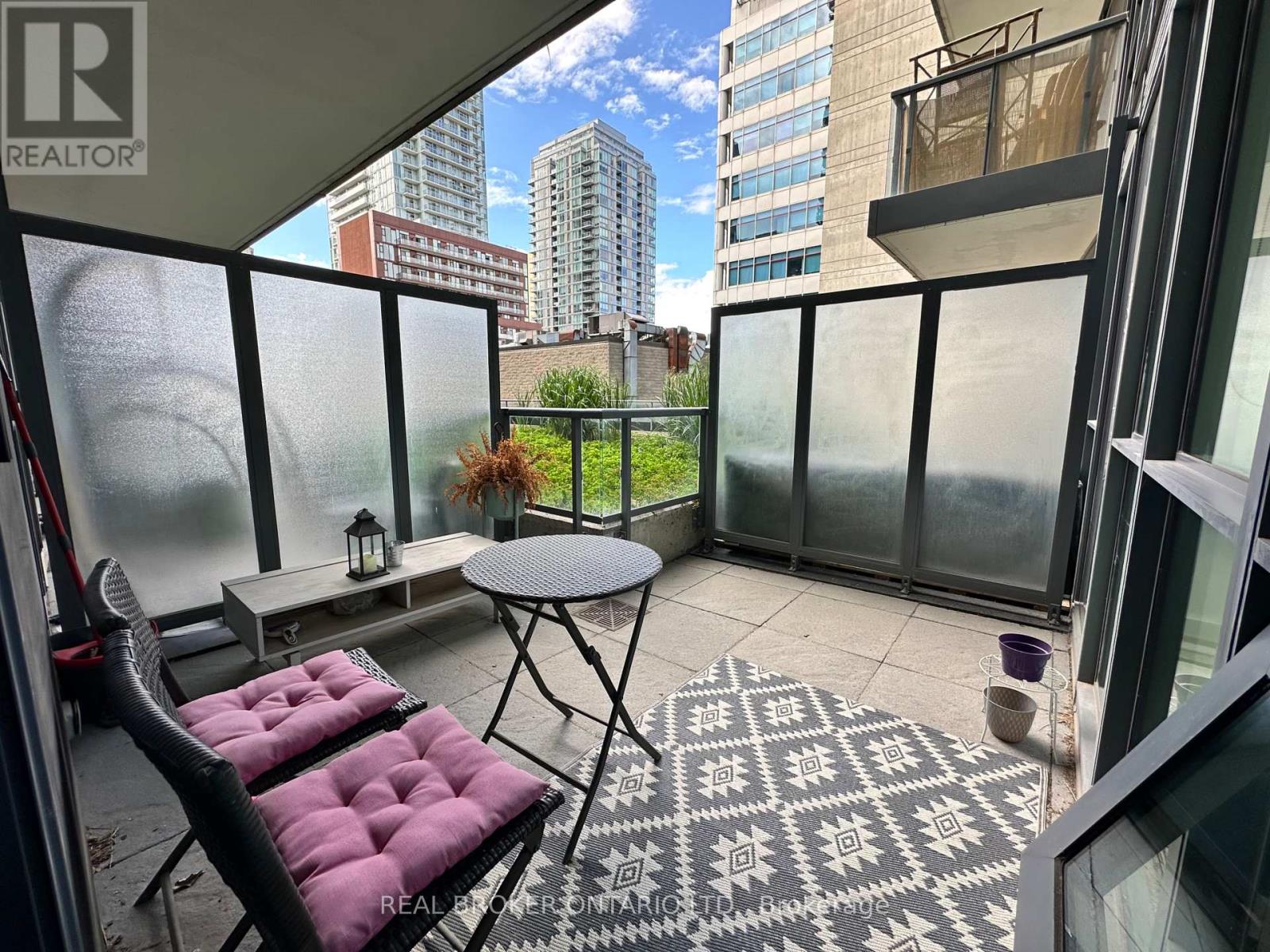 Photo 23 of 307 30 Roehampton Avenue, Toronto ON
