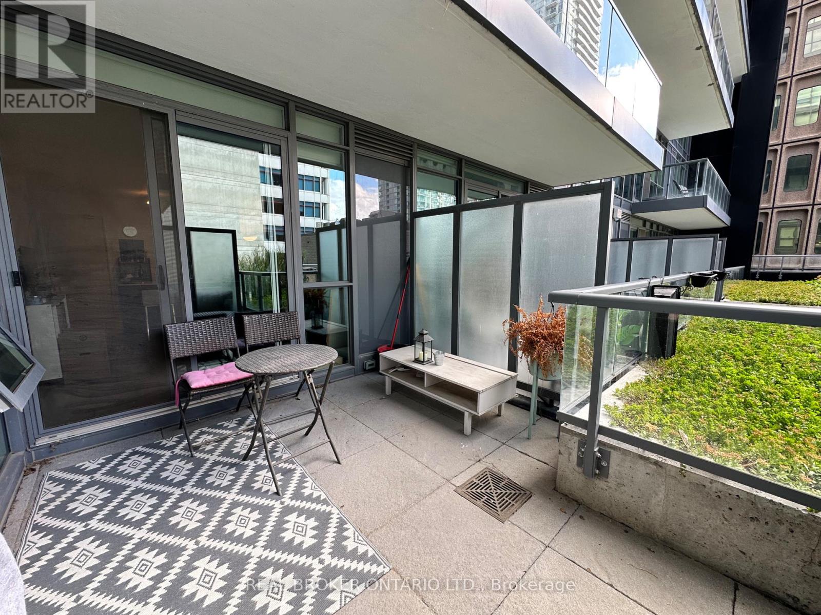 Photo 18 of 307 30 Roehampton Avenue, Toronto ON