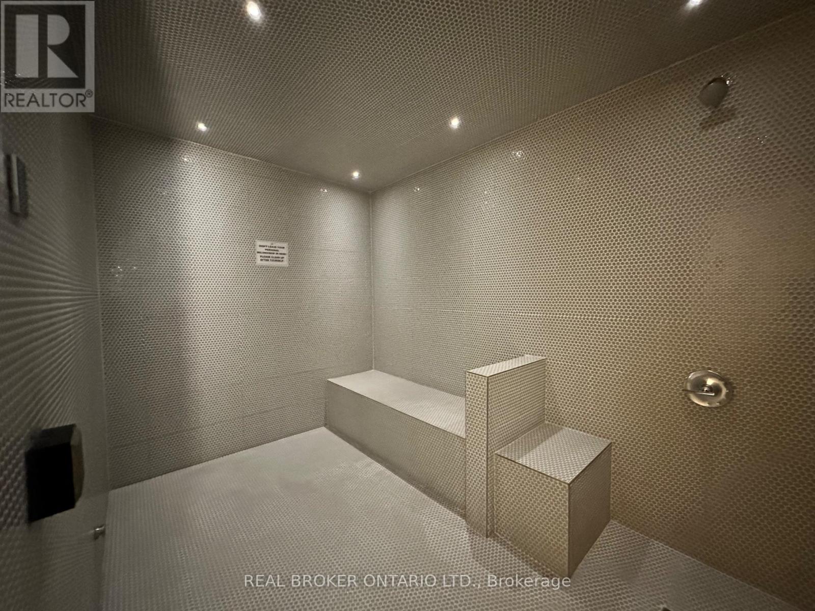 Photo 20 of 307 30 Roehampton Avenue, Toronto ON