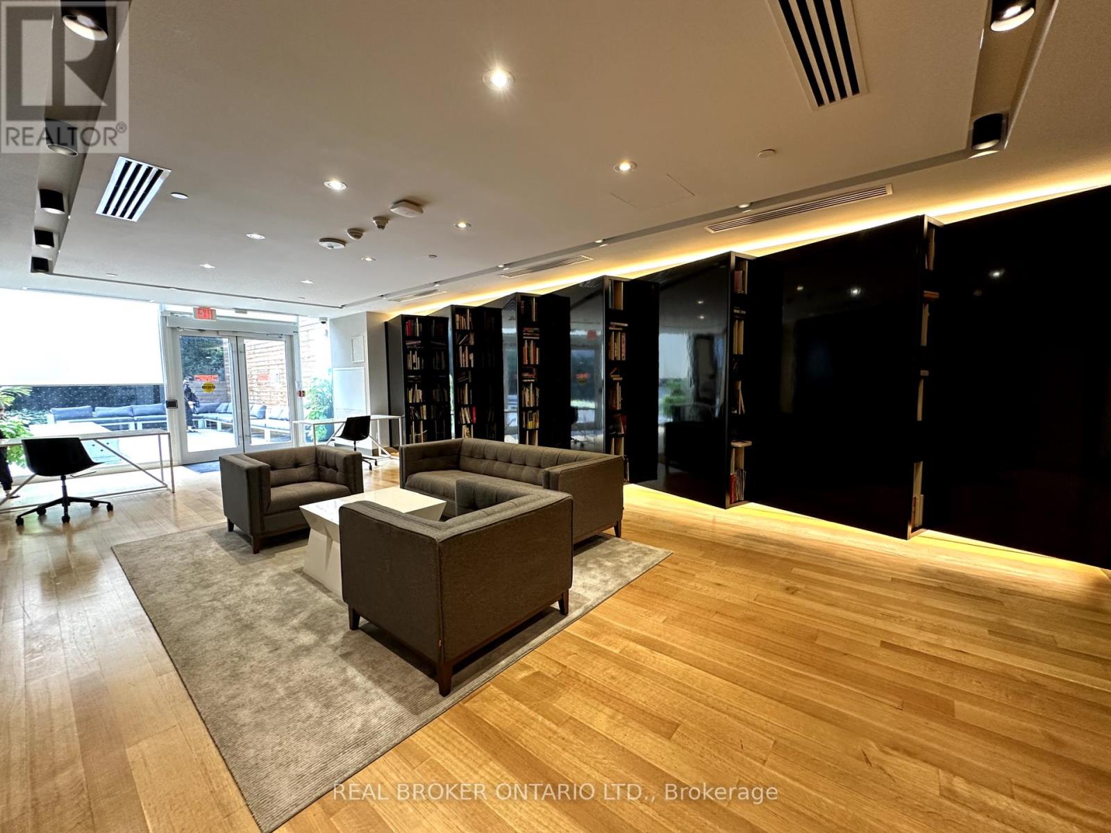 Photo 15 of 307 30 Roehampton Avenue, Toronto ON